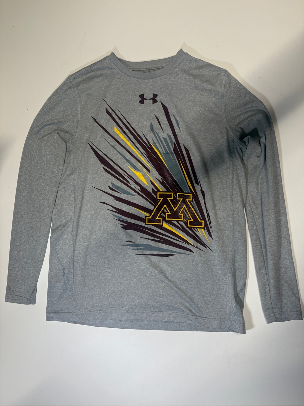 Under Armour Men’s Gray Minnesota Golden Gophers Long Sleeve Performance Shirt